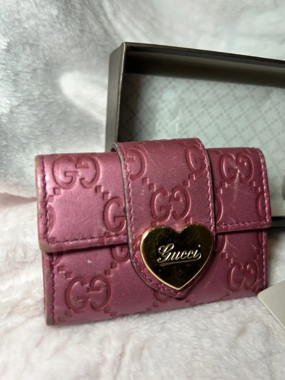 396.  Gucci “Loving Heart” Guccissima embossed leather key holder - Picture 2 of 10